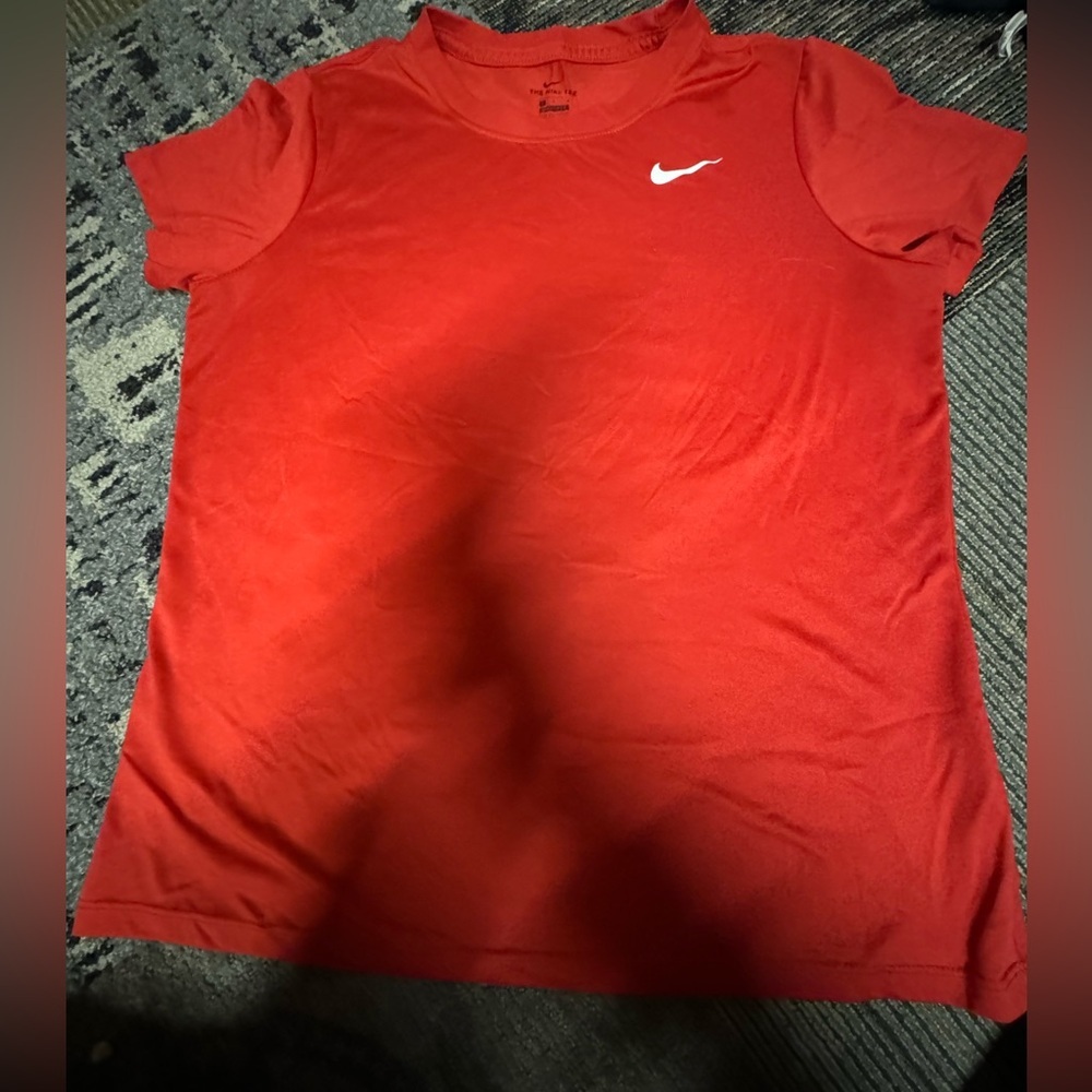 Women’s dri-fit Nike t-shirt